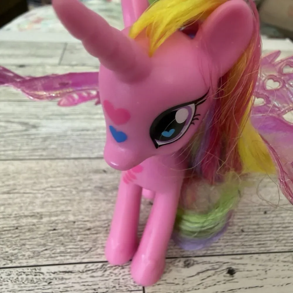 My Little Princess Cadance Fantastic Flutters Unicorn Shiny Wings